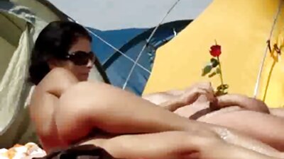 Љубовниците демонстрираат професионална порно акција во нивната спална соба