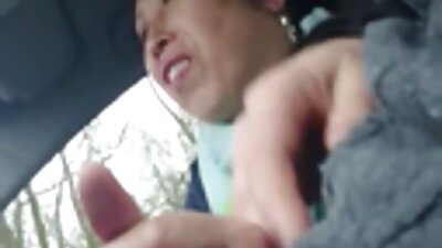 Дебелиот јапонски тинејџер напорно се копа во влакнеста пичка
