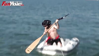 18 годишна цимерка сака да има тројка со пар