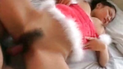 Ориентално пиле со исечена пичка има тројка за пари