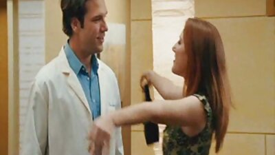 Со кадрава пиле се ракува во бањата еден голем пријател